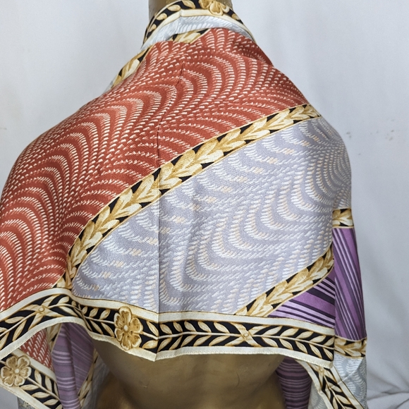 The Metropolitan Museum of Art 100% Mulberry Silk Vintage Scarf - Picture 5 of 12